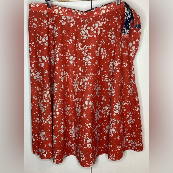 Reversible handmade skirt blue/white floral or red/white floral.with 34” waist. - Picture 1 of 4